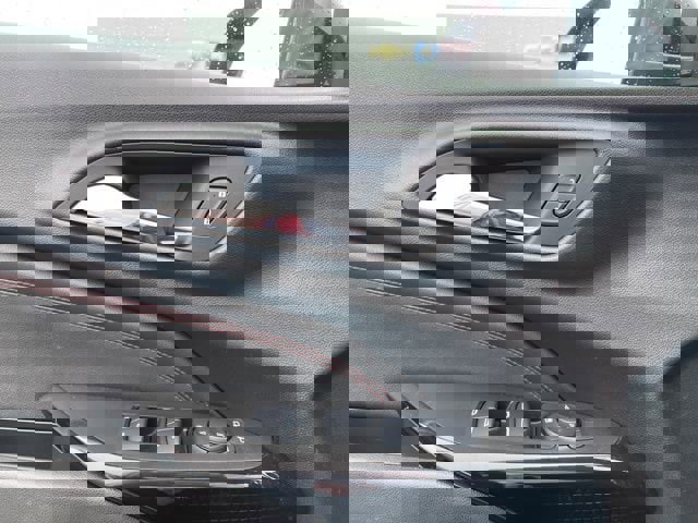 Used 2025 Chevrolet Trax RS w/ Sunroof Package image 14