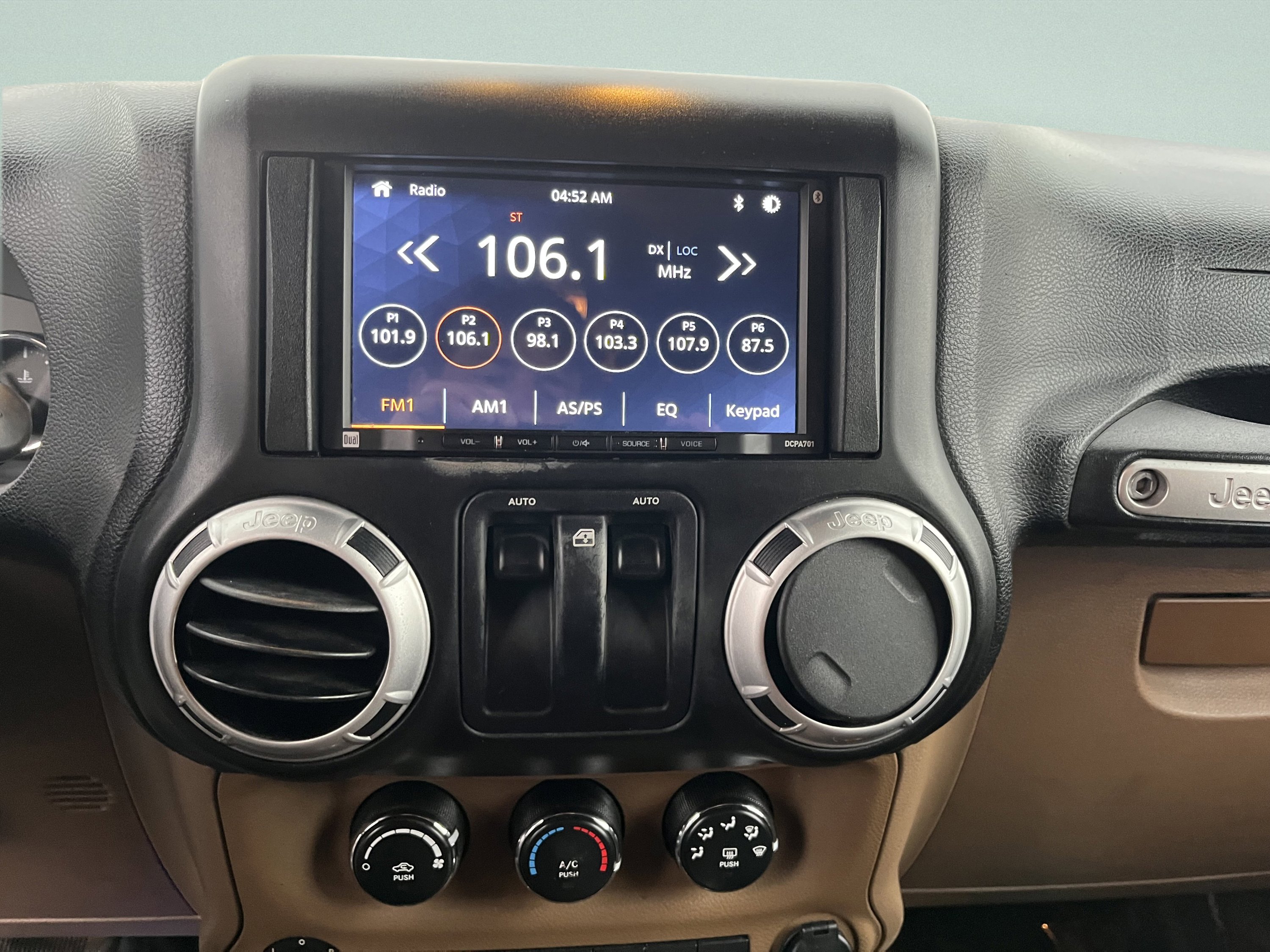 Used 2014 Jeep Wrangler Rubicon w/ Power Convenience Group AWD/4WD image 14