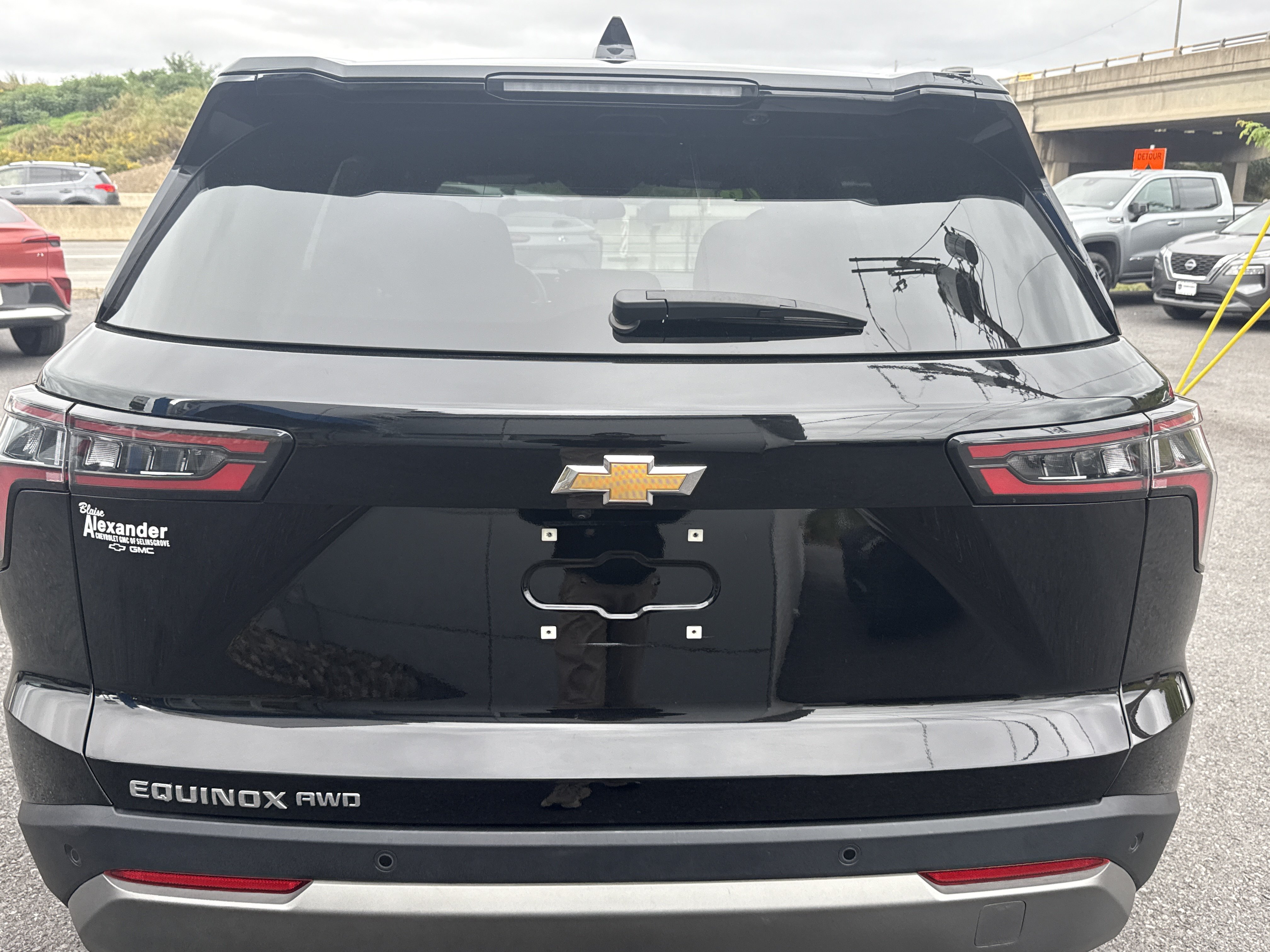 Used 2026 Chevrolet Equinox LT AWD/4WD image 4