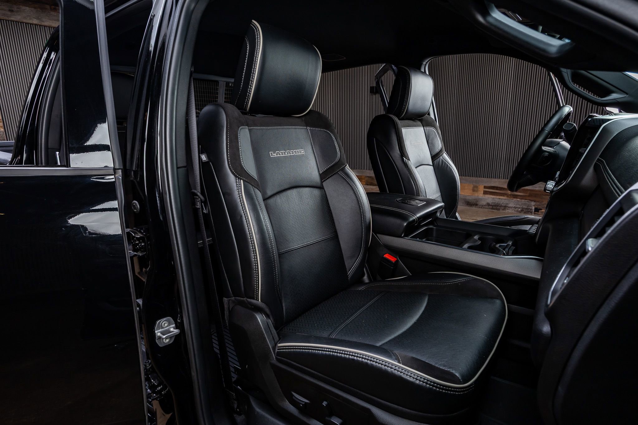 Used 2024 RAM 3500 Laramie w/ Night Edition image 29