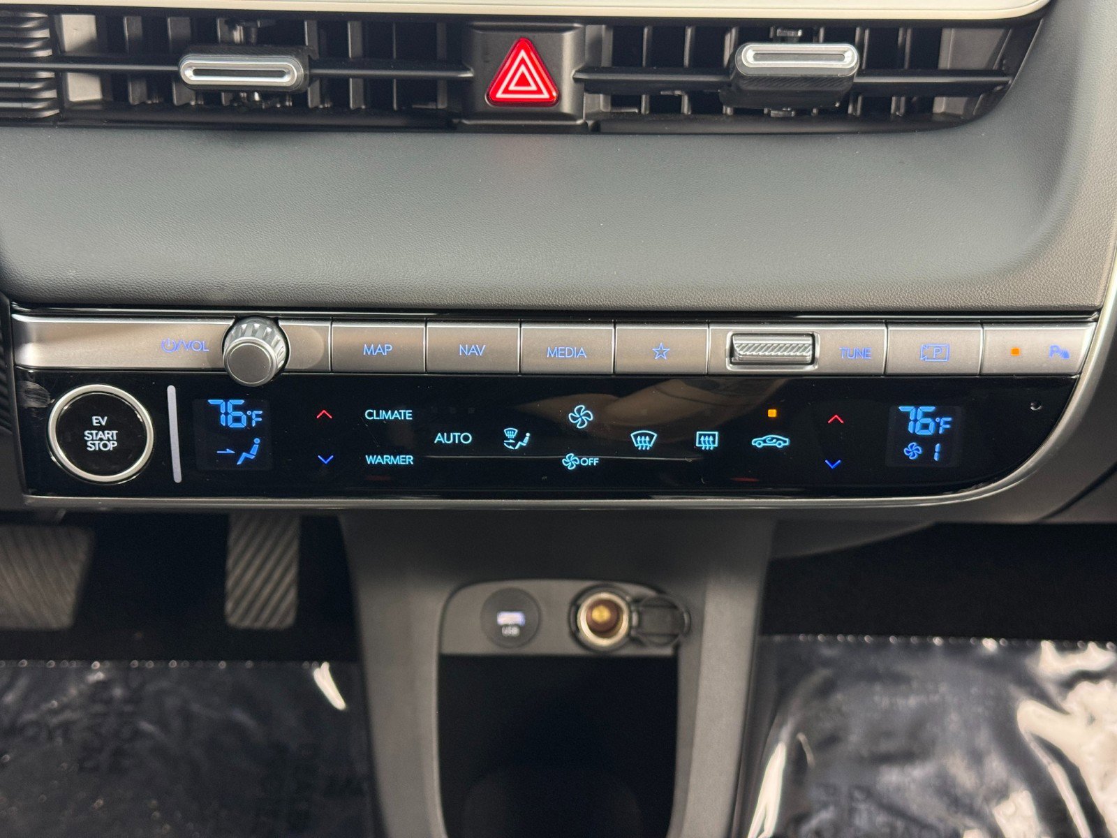 Used 2024 Hyundai Ioniq 5 SEL image 28