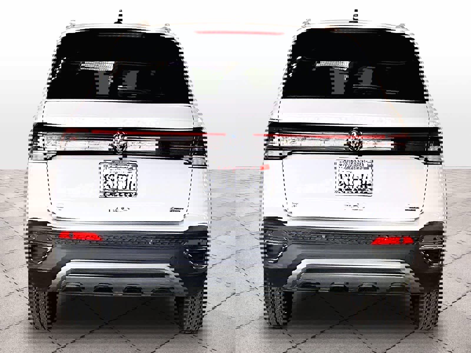 Used 2025 Volkswagen Taos SE w/ Panoramic Sunroof Package image 7