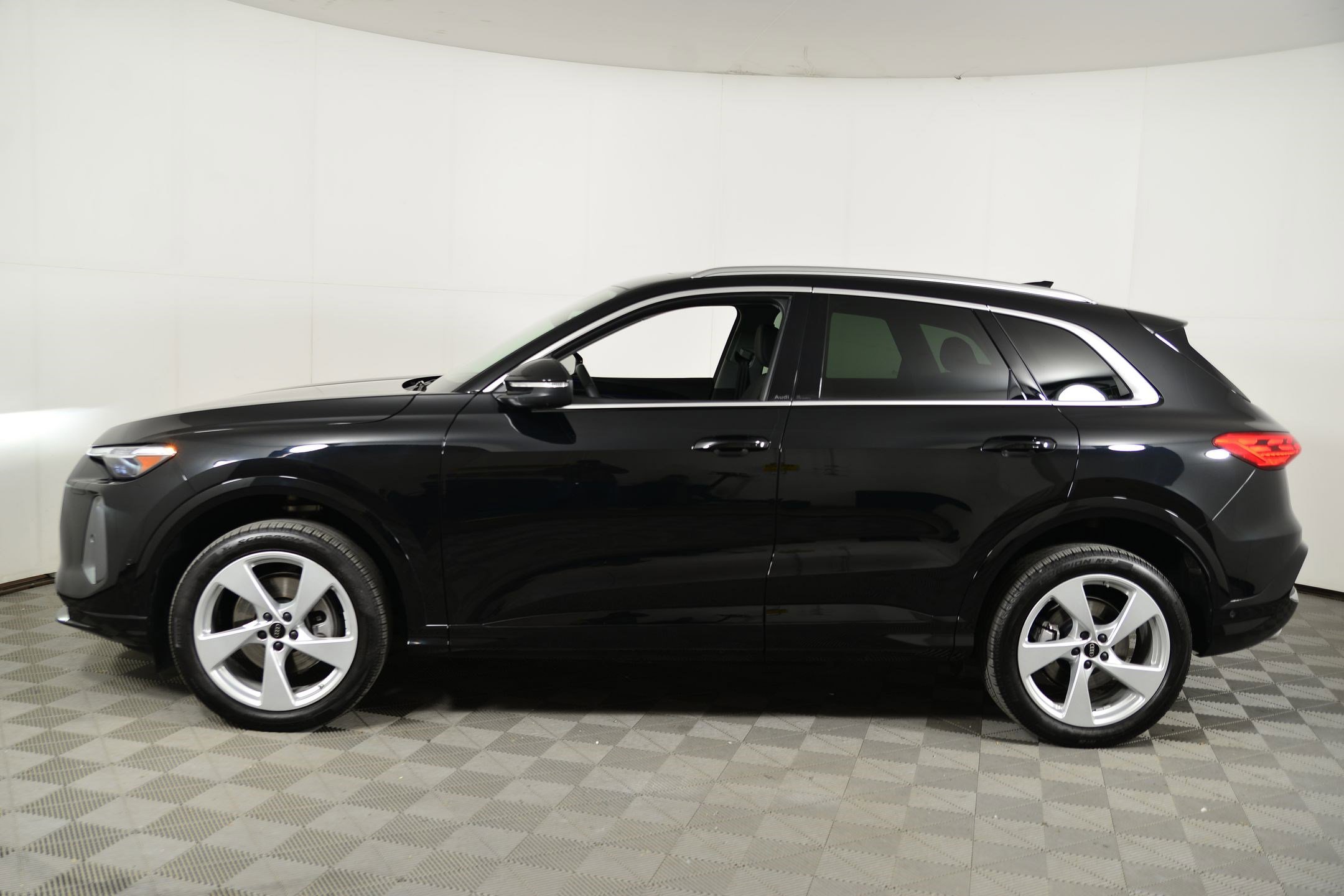 Certified 2025 Audi Q5 Premium Plus w/ Premium Plus image 2