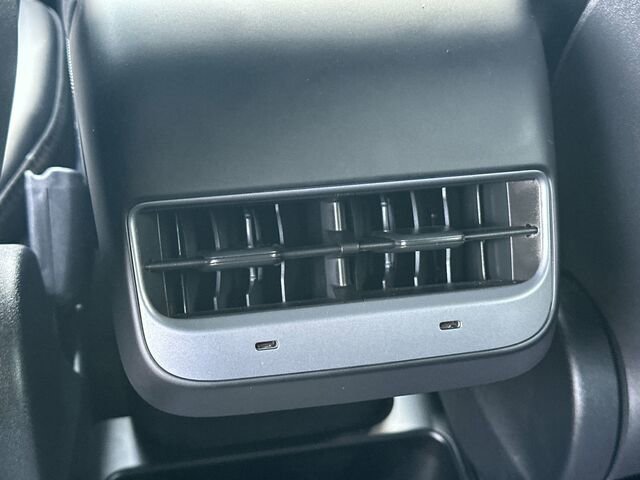 Used 2024 Tesla Model Y Performance image 15