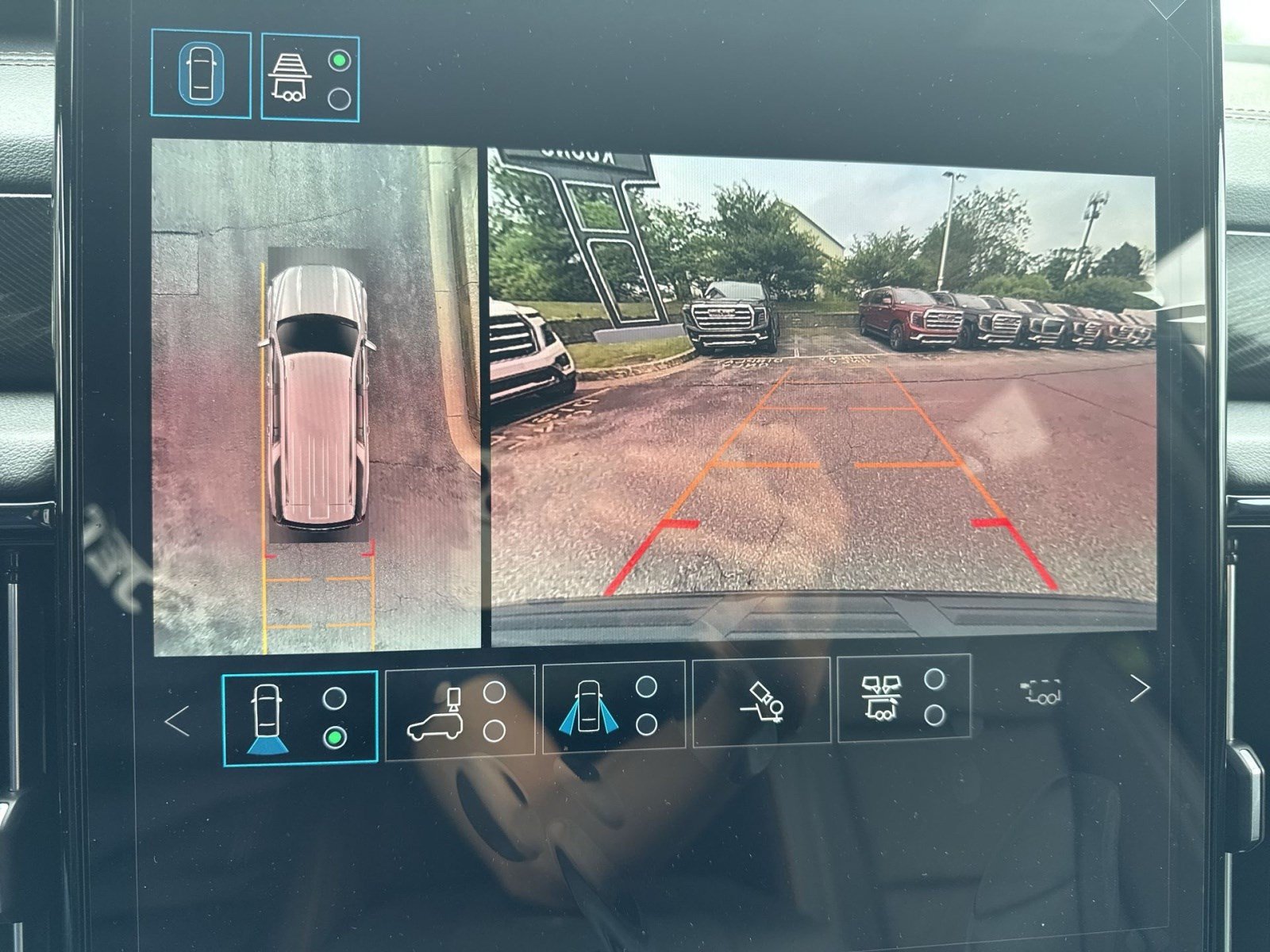 New 2026 GMC Yukon XL AT4 w/ AT4 Premium Plus Package AWD/4WD image 16