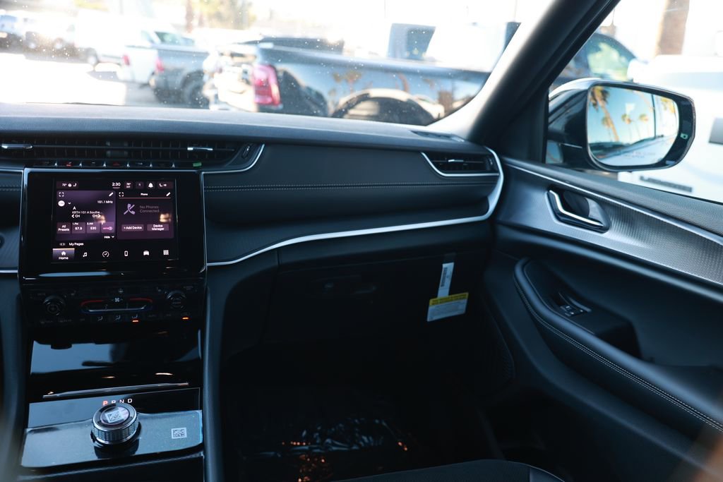 New 2025 Jeep Grand Cherokee Altitude image 23