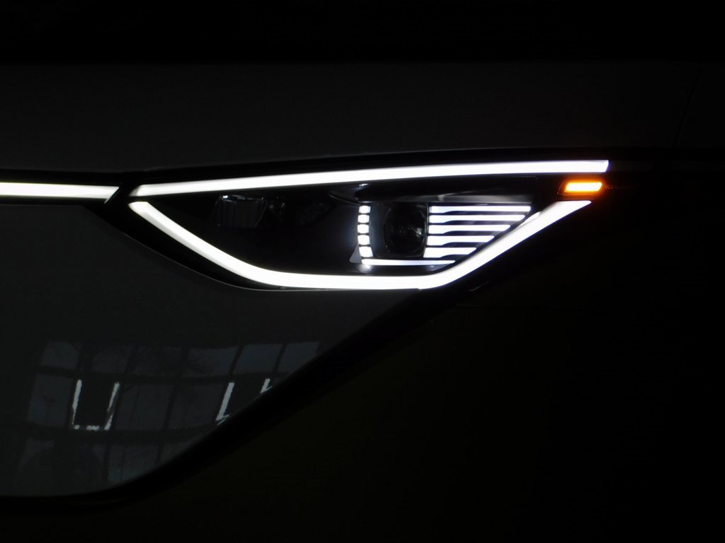 Used 2025 Volkswagen ID. Buzz 1st Edition image 18