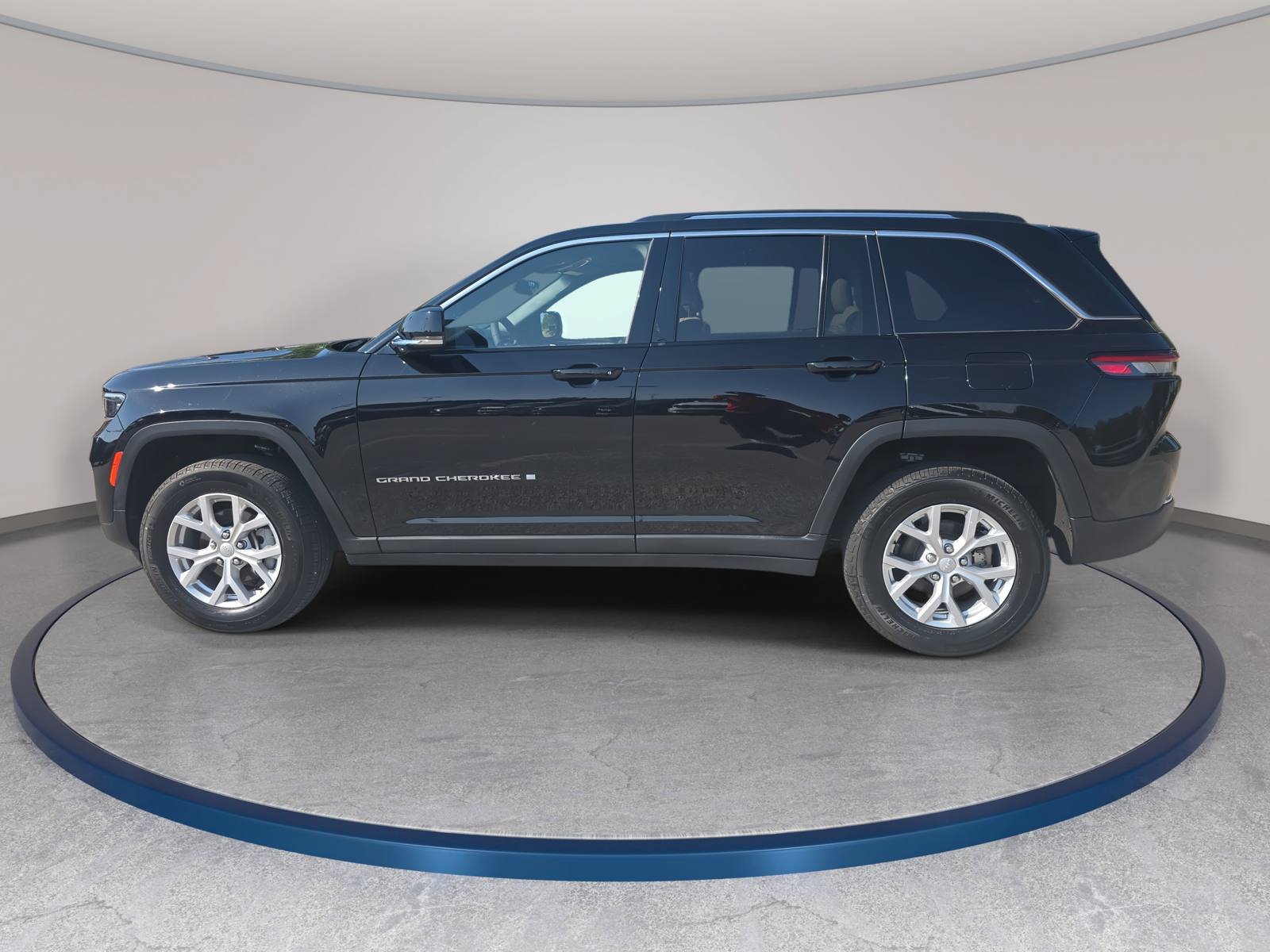 Used 2023 Jeep Grand Cherokee Limited AWD/4WD image 8