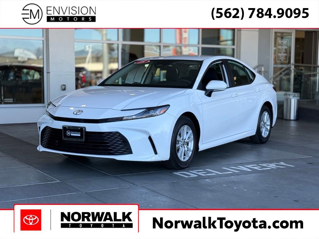Used 2025 Toyota Camry LE image 1