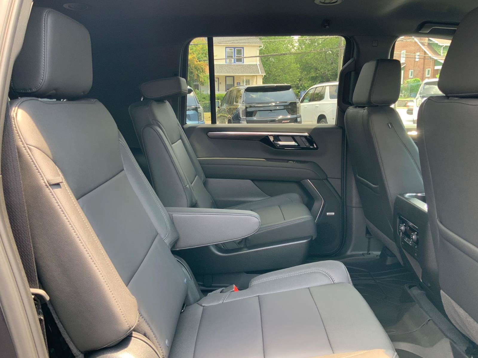 New 2026 Chevrolet Suburban LT w/ Comfort Package AWD/4WD image 9