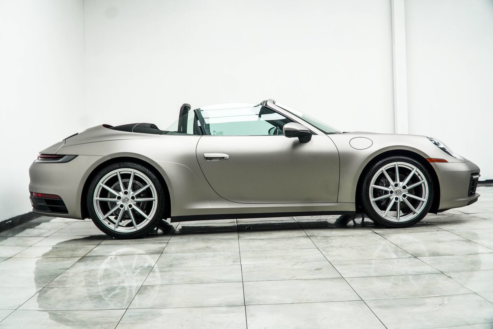 Used 2022 Porsche 911 Carrera w/ Premium Package RWD image 7