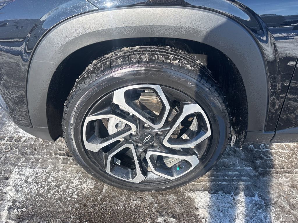 Used 2025 Chevrolet Trax RS w/ Sunroof Package image 11