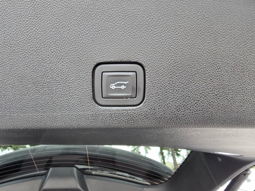 Used 2025 Cadillac XT6 Premium Luxury image 13