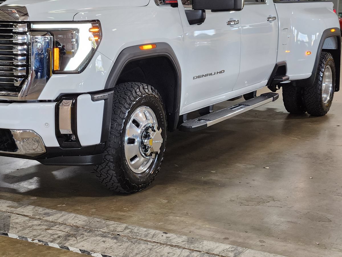 Used 2024 GMC Sierra 3500 Denali w/ Denali Reserve Package AWD/4WD image 17