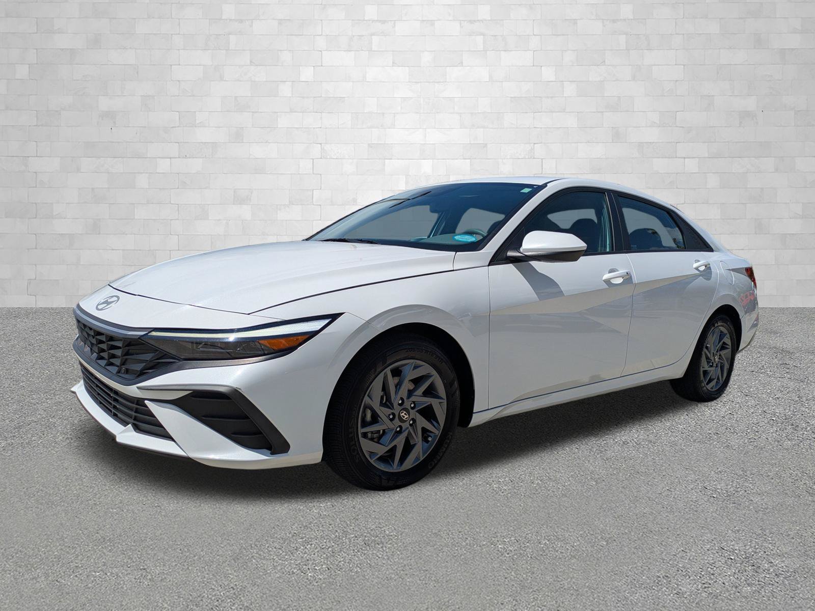 Certified 2024 Hyundai Elantra Blue FWD image 5