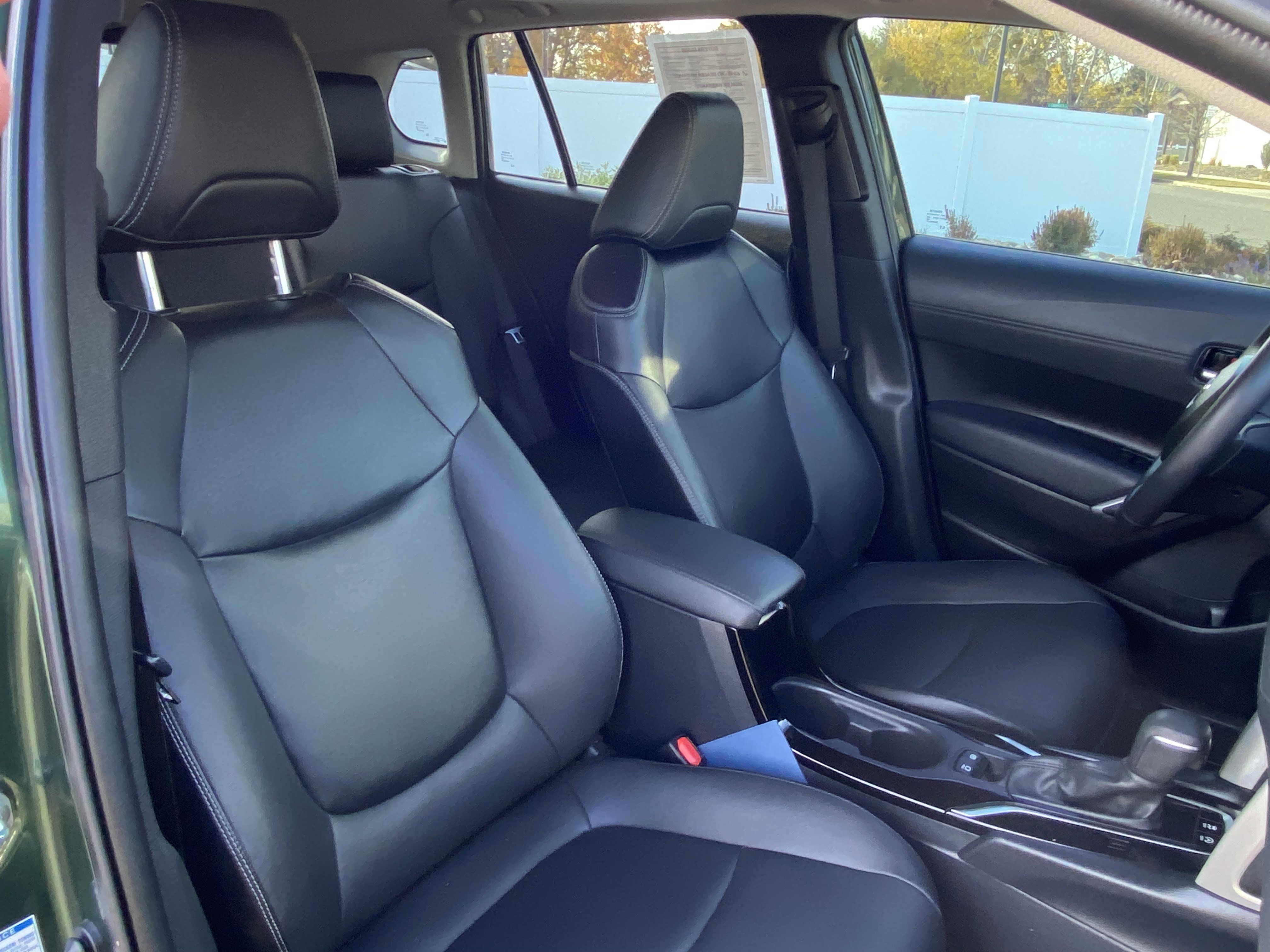 Used 2022 Toyota Corolla Cross XLE image 21