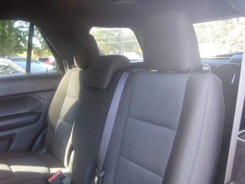 Used 2015 Ford Explorer XLT FWD image 18