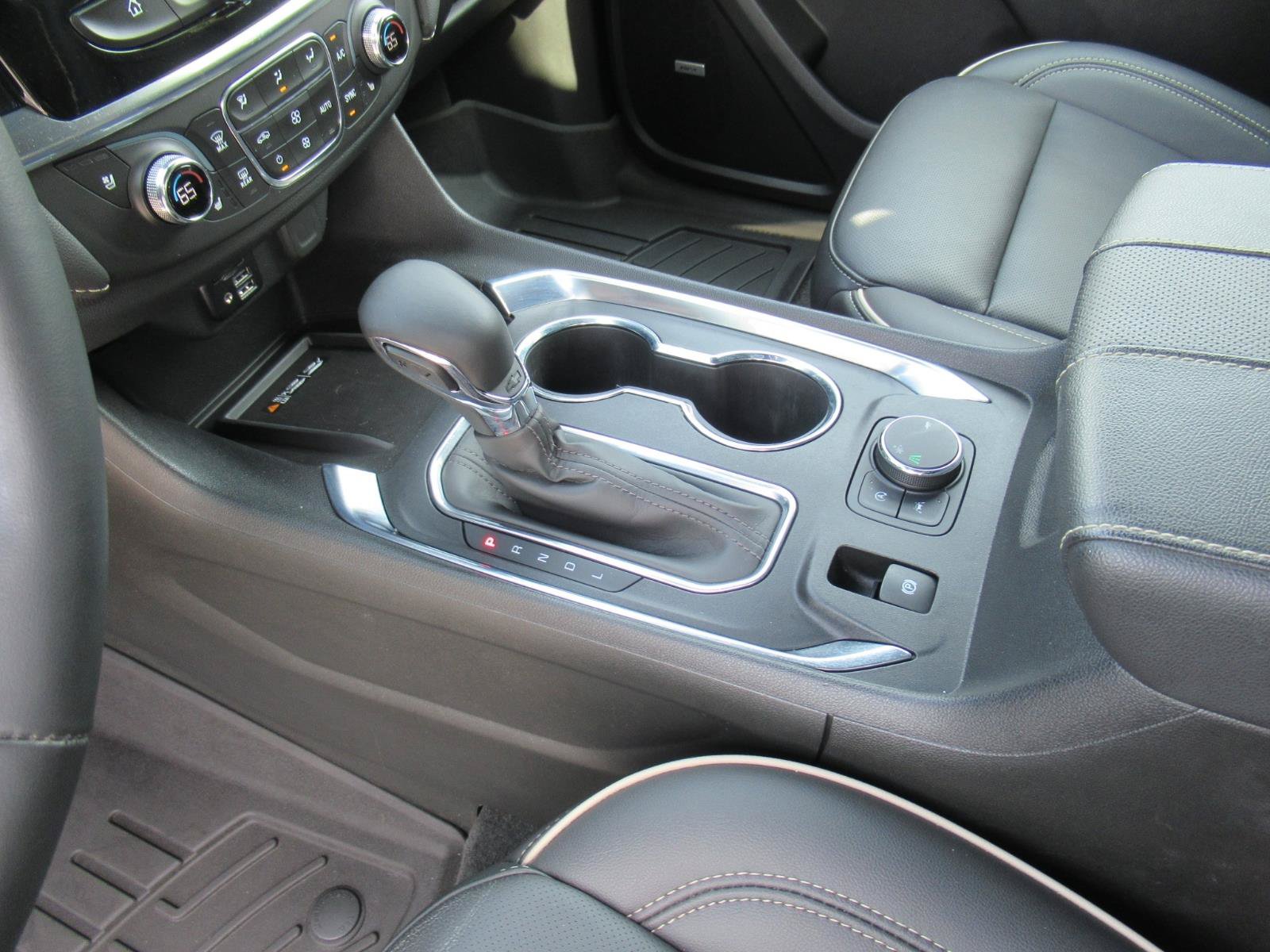 Used 2023 Chevrolet Traverse Premier w/ Redline Edition FWD image 19