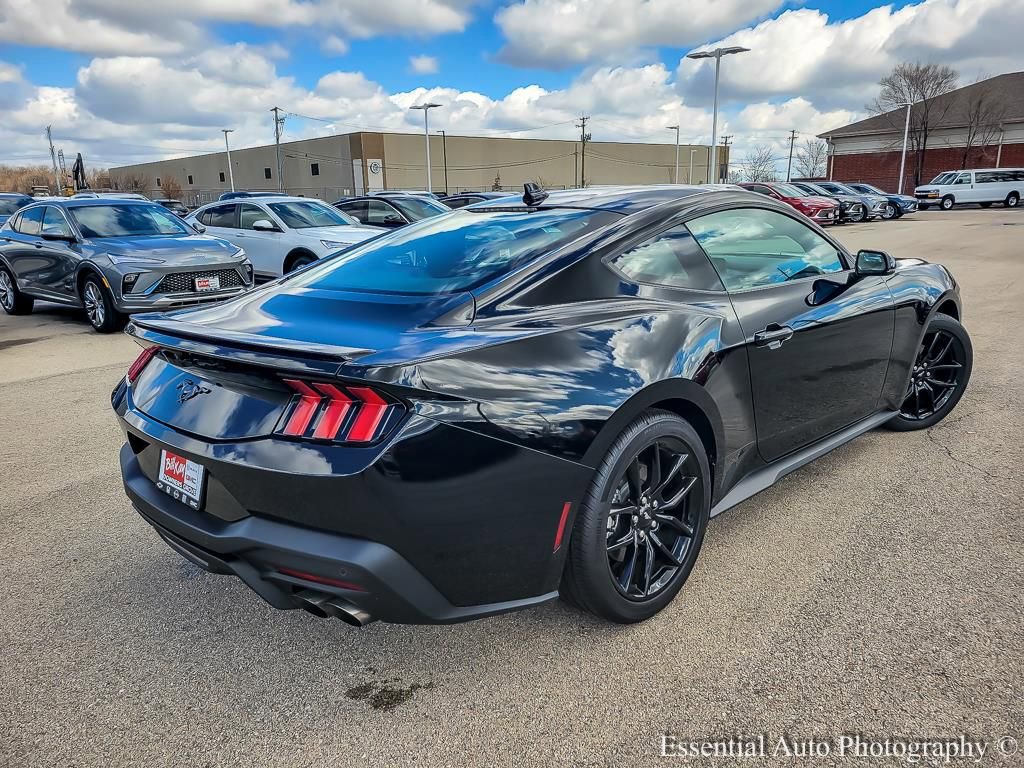 Used 2025 Ford Mustang Premium image 8