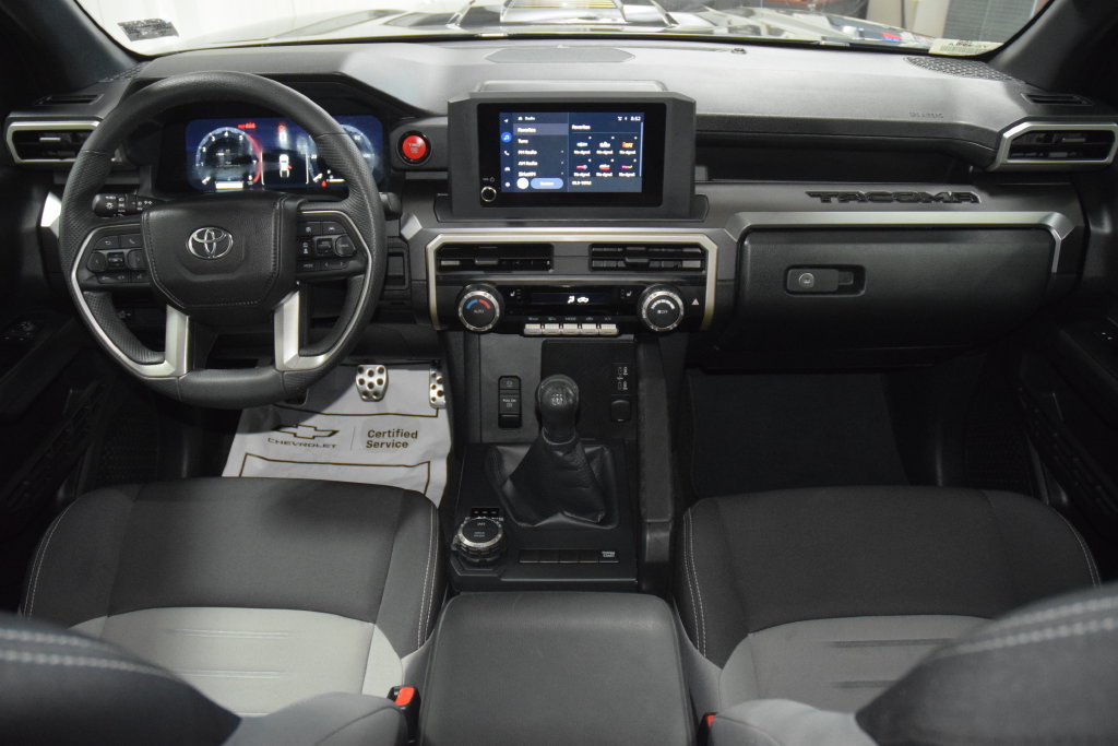Used 2025 Toyota Tacoma TRD Sport AWD/4WD image 30