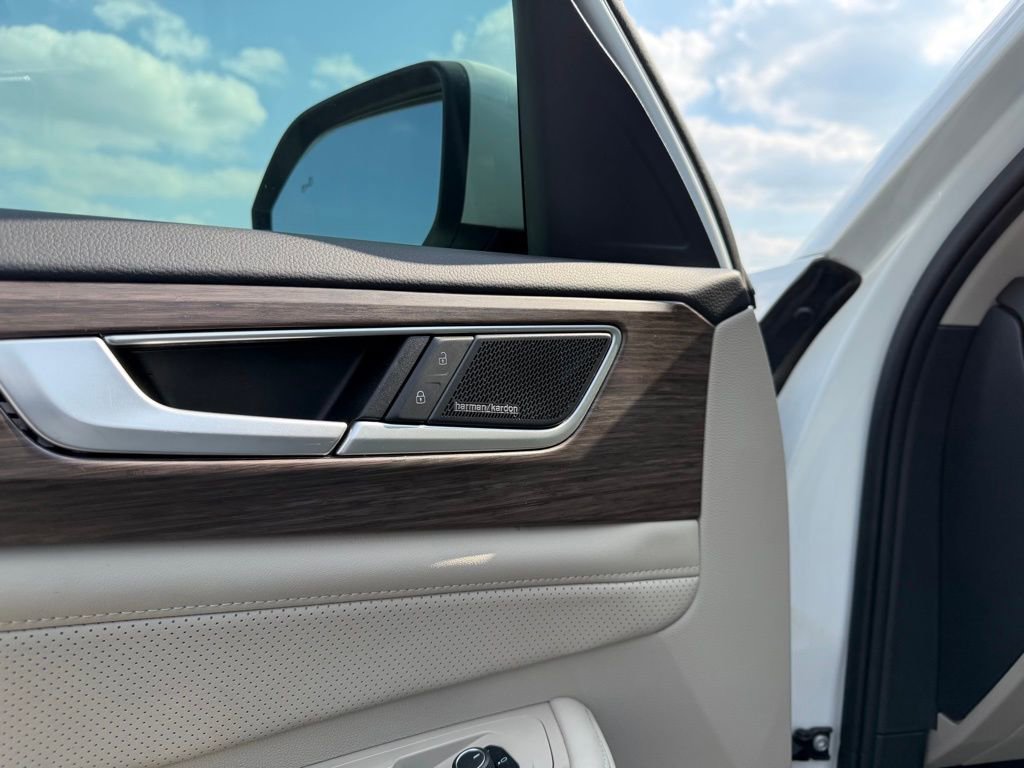 Used 2024 Volkswagen Atlas SEL Premium R-Line image 14