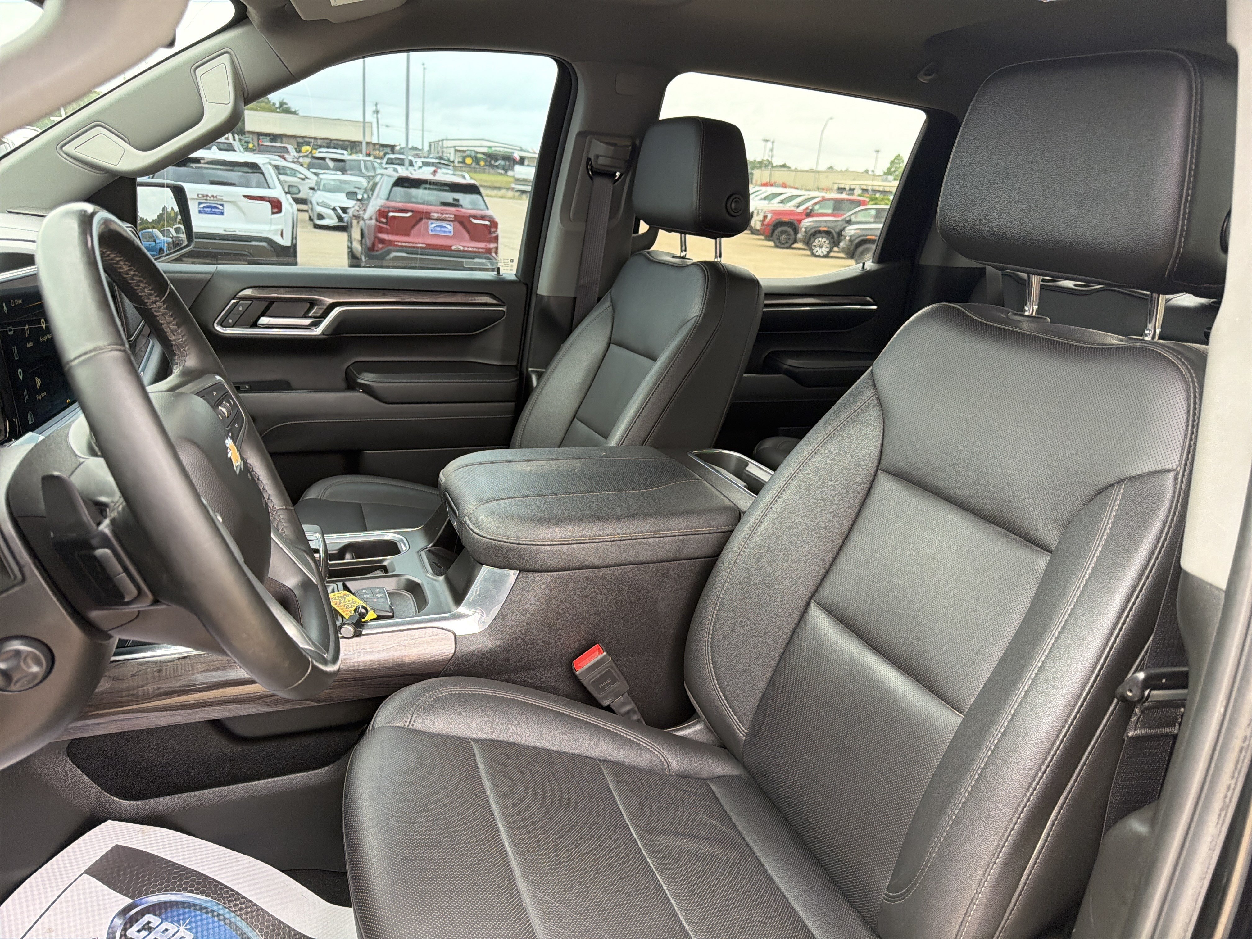 Used 2024 Chevrolet Silverado 1500 LTZ AWD/4WD image 5