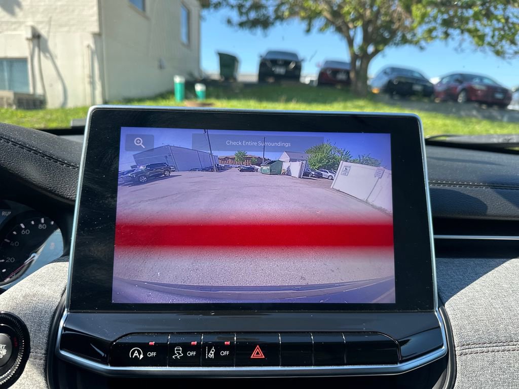 Used 2023 Jeep Compass Latitude image 17