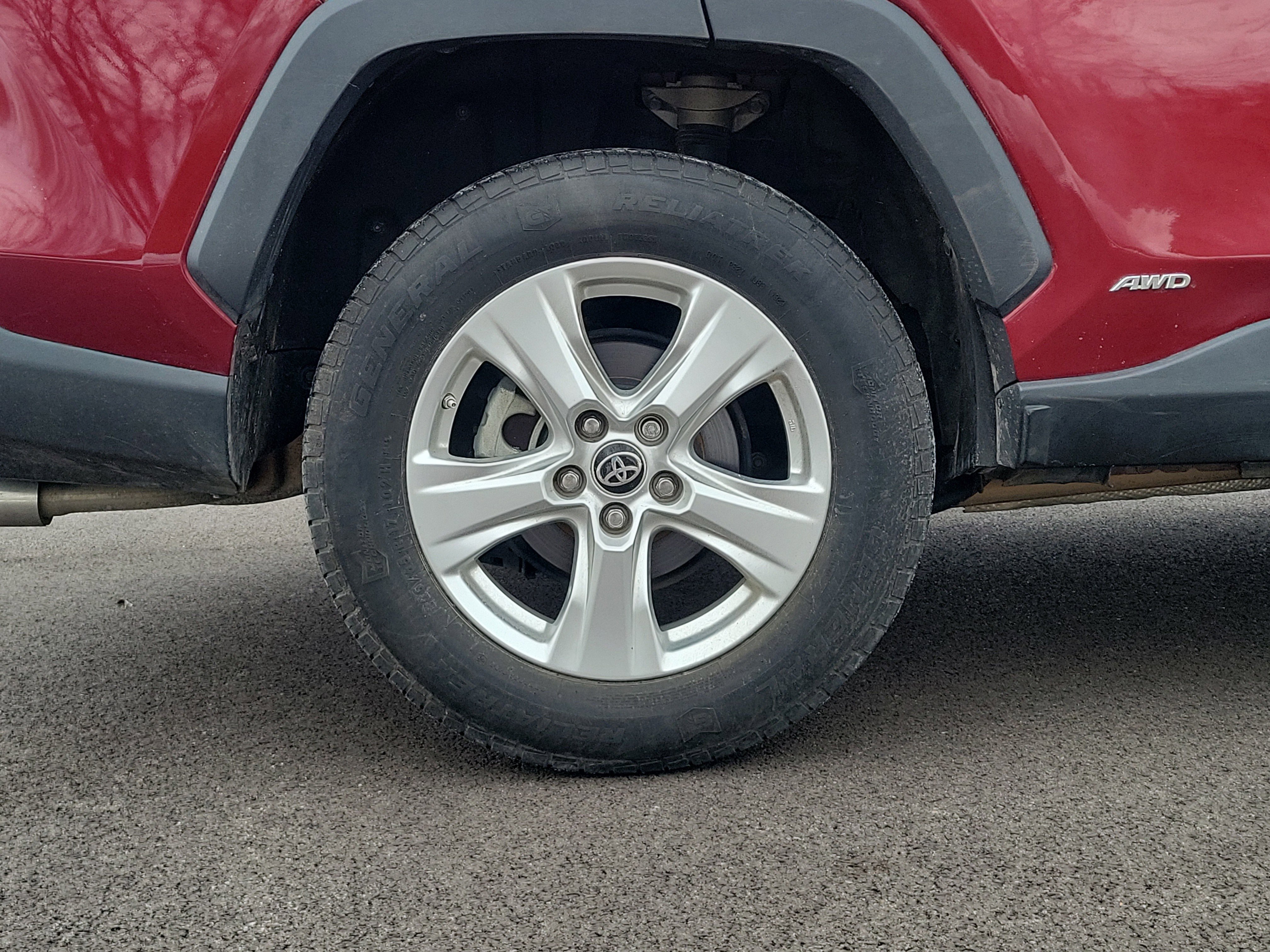 Used 2021 Toyota RAV4 LE image 5