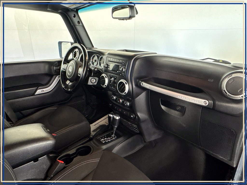 Used 2018 Jeep Wrangler Unlimited Sahara w/ Connectivity Group AWD/4WD image 54