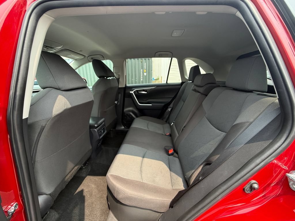Used 2025 Toyota RAV4 XLE AWD/4WD image 24