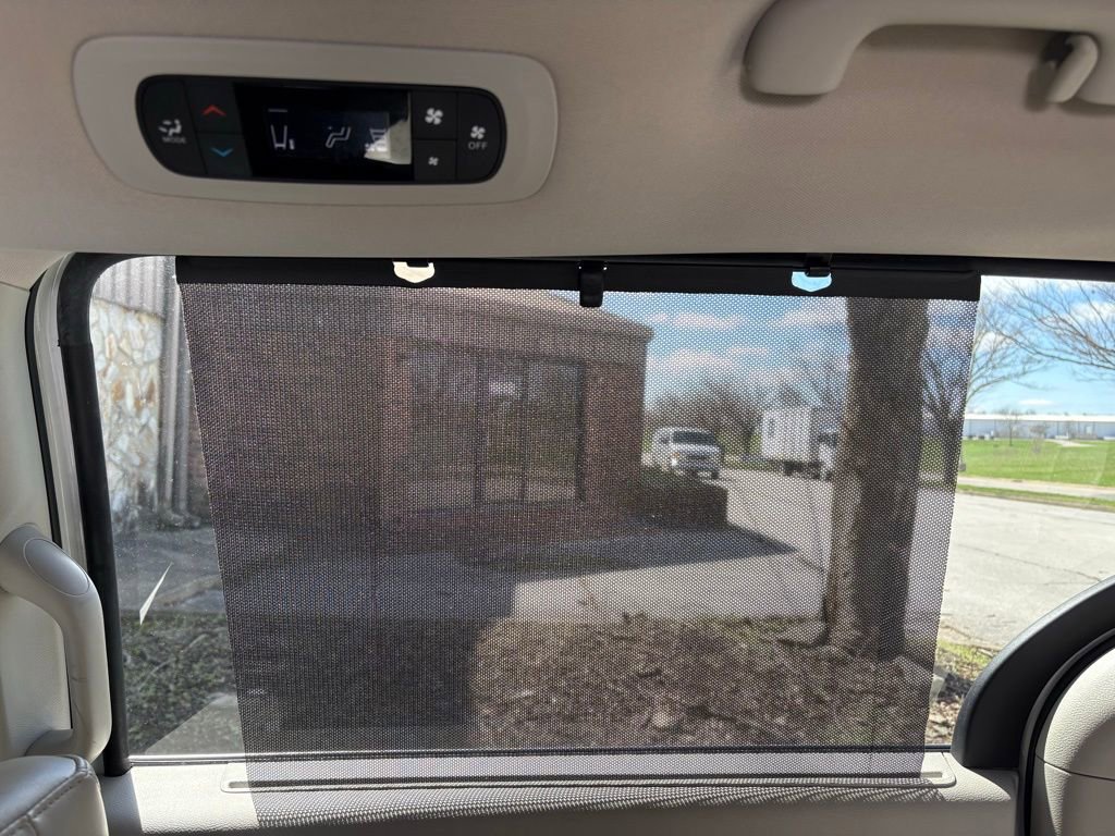 Used 2021 Chrysler Voyager Lxi FWD image 38