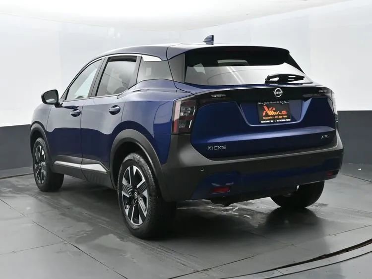 Used 2025 Nissan Kicks SV AWD/4WD image 9
