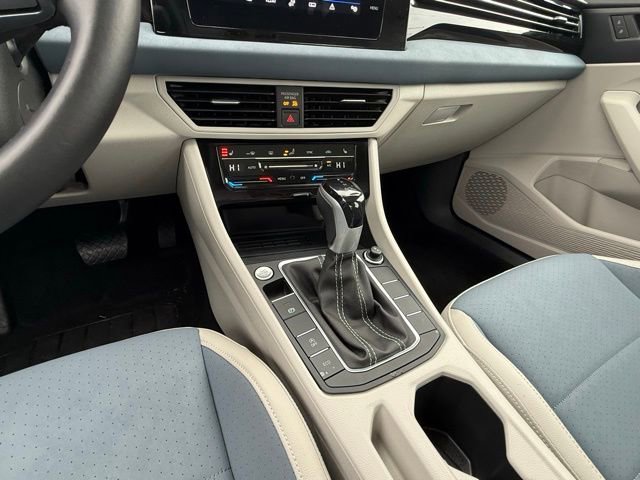 Used 2025 Volkswagen Jetta SE image 18