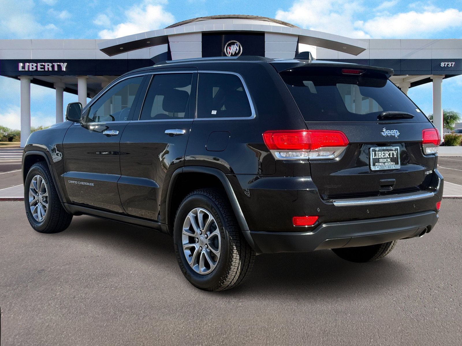 Used 2015 Jeep Grand Cherokee Limited w/ Luxury Group II image 6