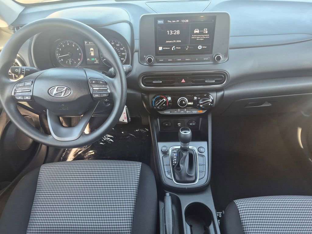 Used 2022 Hyundai Kona SE image 17
