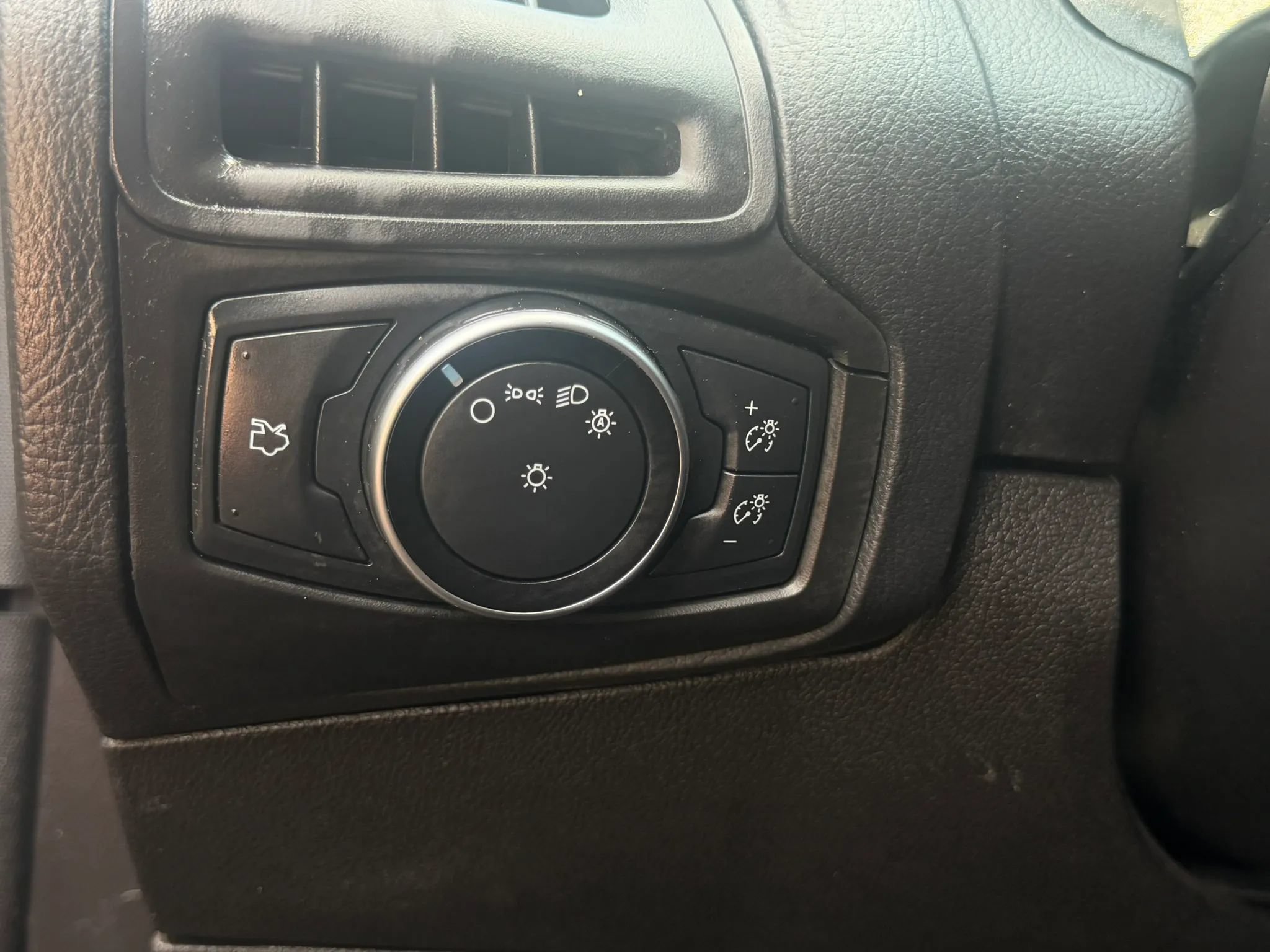 Used 2017 Ford Focus SE FWD image 15