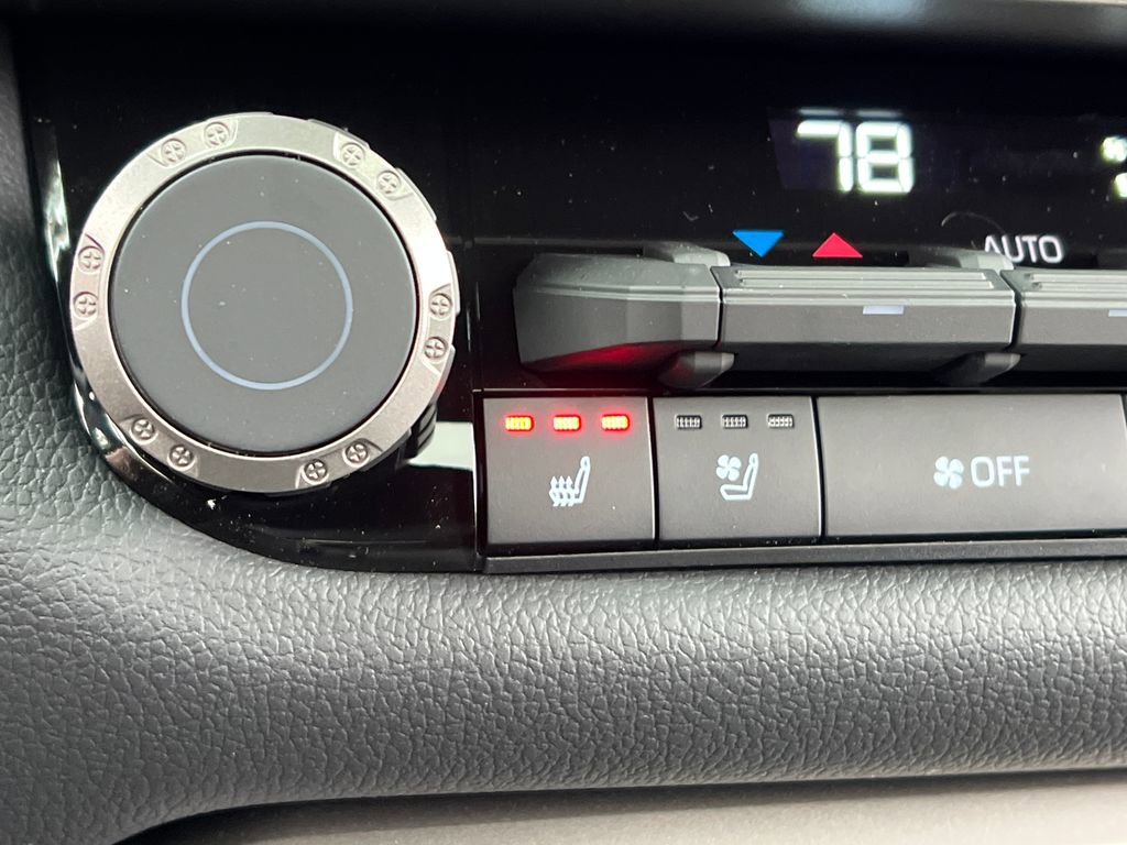 New 2026 Toyota Tundra Limited AWD/4WD image 29