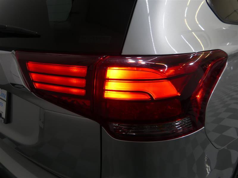 Used 2020 Mitsubishi Outlander SE image 15