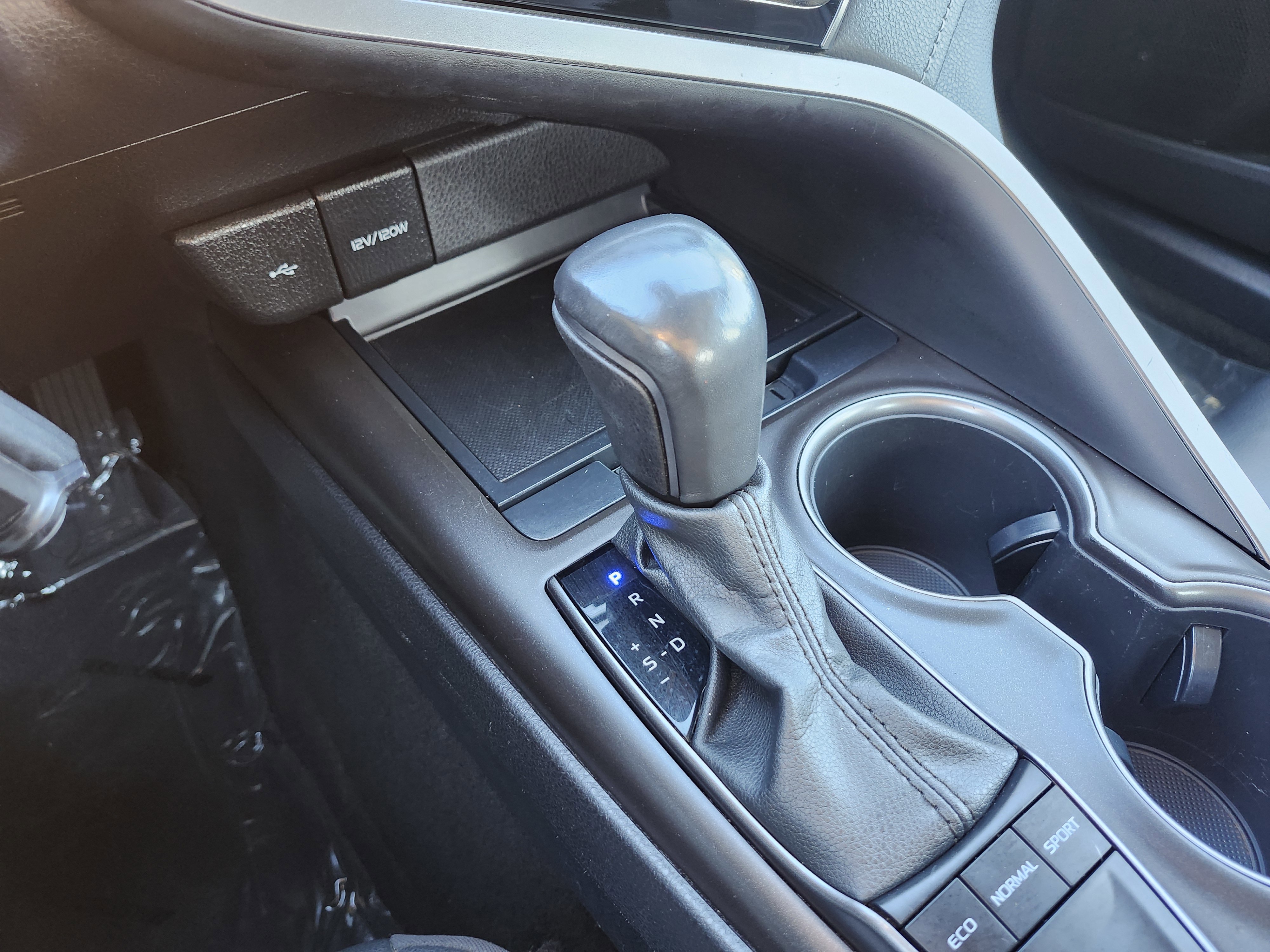 Used 2022 Toyota Camry SE image 32