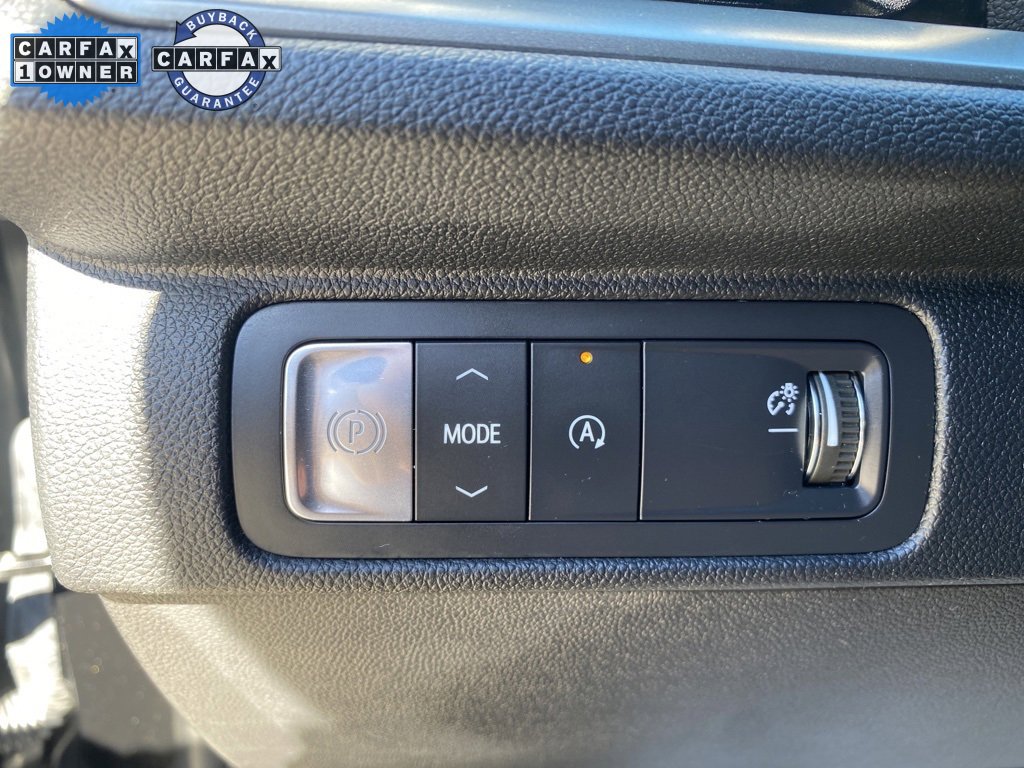 Used 2025 Chevrolet Traverse LT image 32