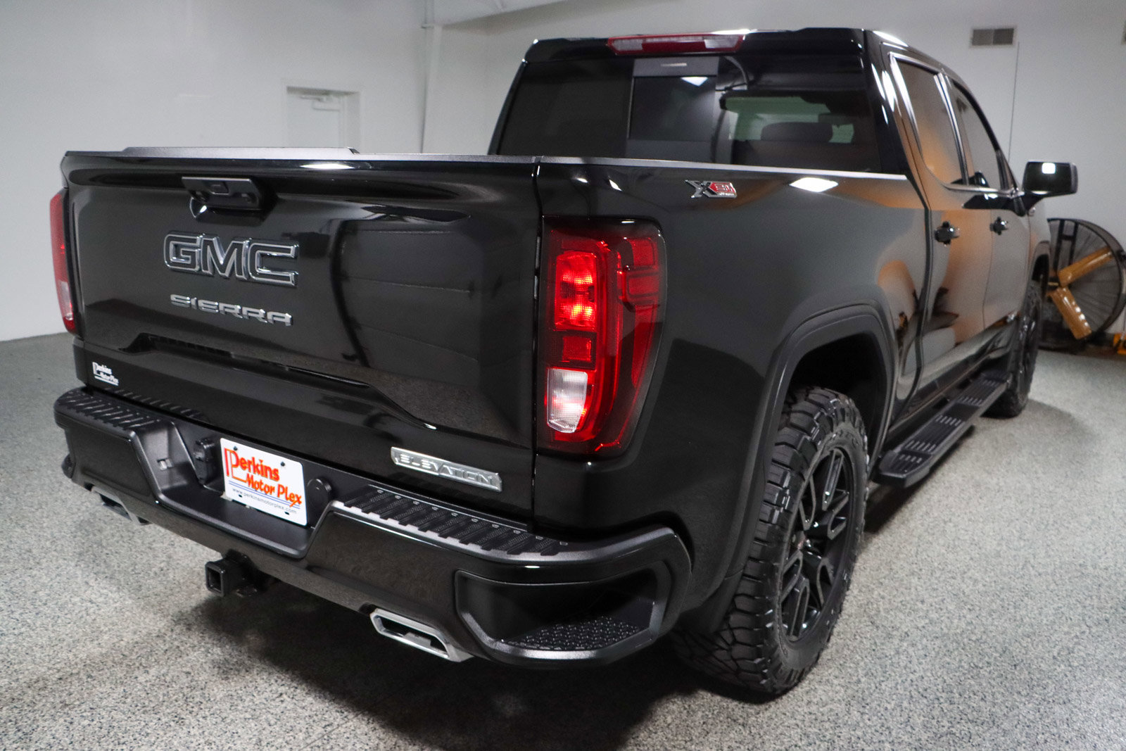 Used 2023 GMC Sierra 1500 Elevation w/ Preferred Package image 8