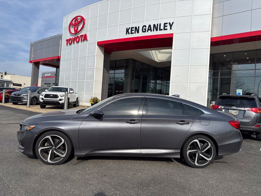 Used 2018 Honda Accord Sport image 2