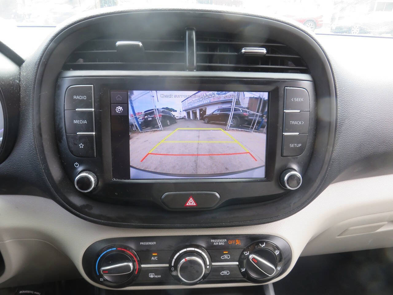 Used 2023 Kia Soul LX w/ LX Technology Package FWD image 17