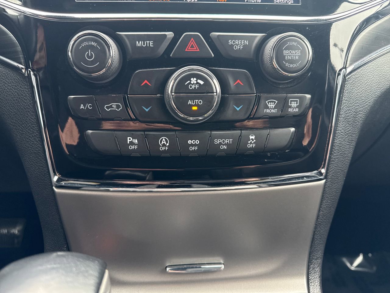 Used 2020 Jeep Grand Cherokee Limited image 23