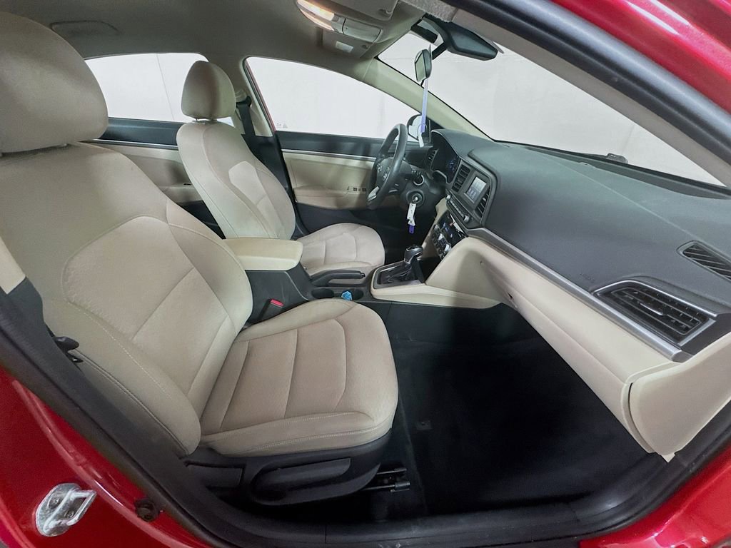 Used 2020 Hyundai Elantra SE w/ Winter Weather Package image 32