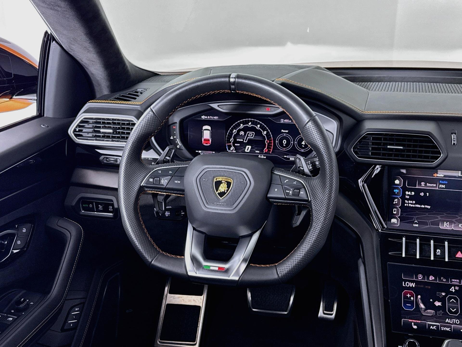 Used 2022 Lamborghini Urus AWD/4WD image 37