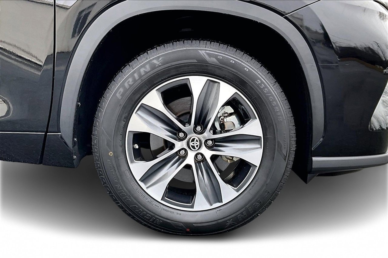 Used 2023 Toyota Highlander L image 32