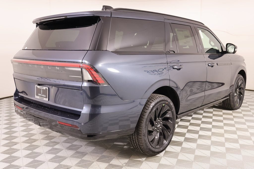 New 2025 Lincoln Navigator Reserve w/ Jet Appearance Package AWD/4WD image 22