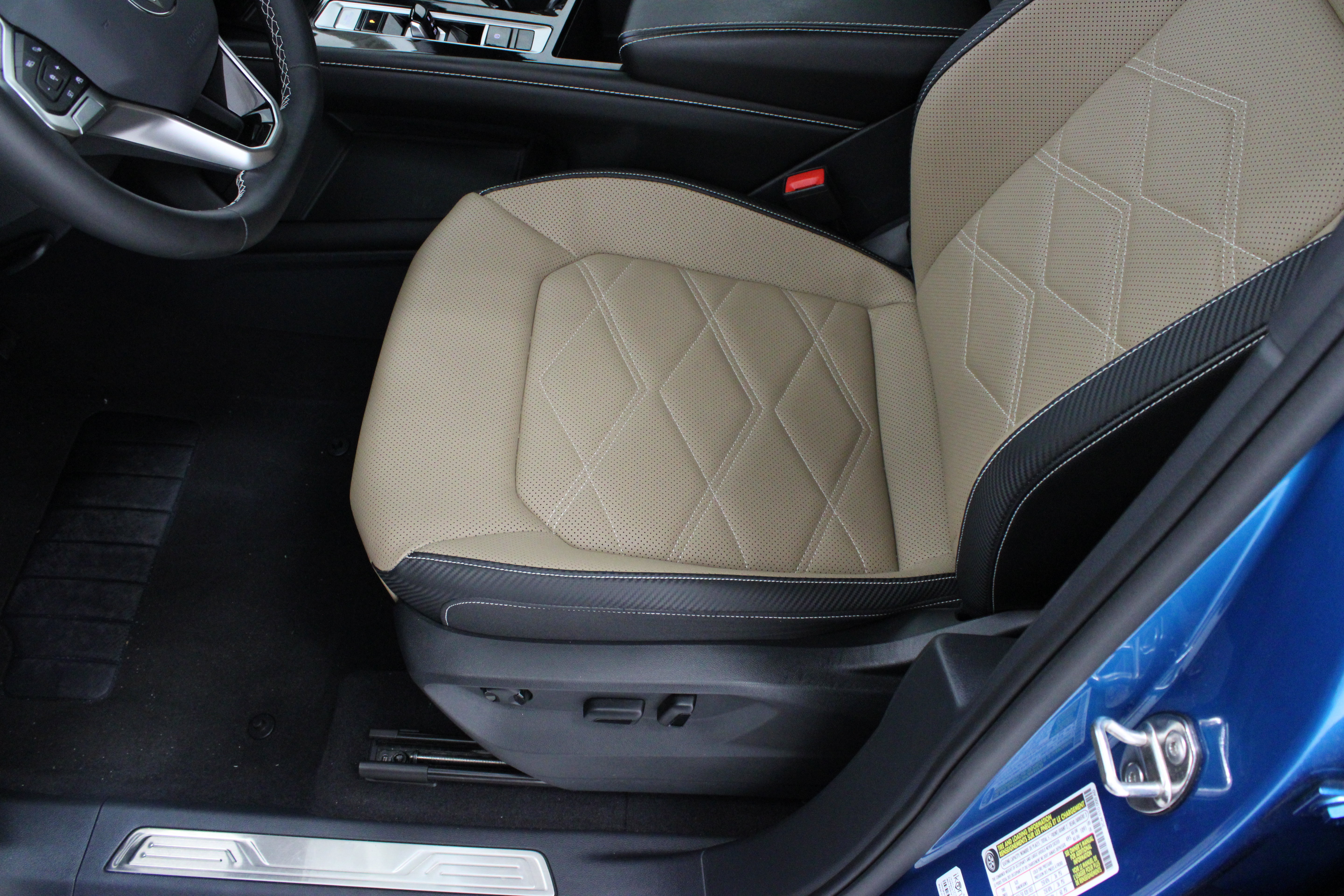 Used 2024 Volkswagen Atlas Cross Sport SE FWD image 15