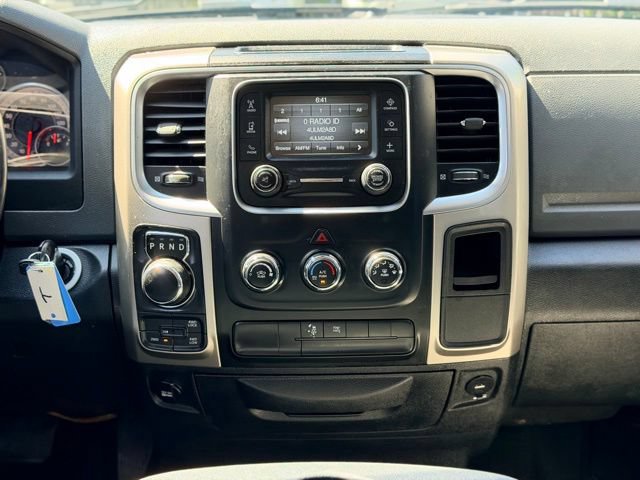 Used 2015 RAM 1500 Classic SLT w/ SLT Plus D←cor Group AWD/4WD image 17
